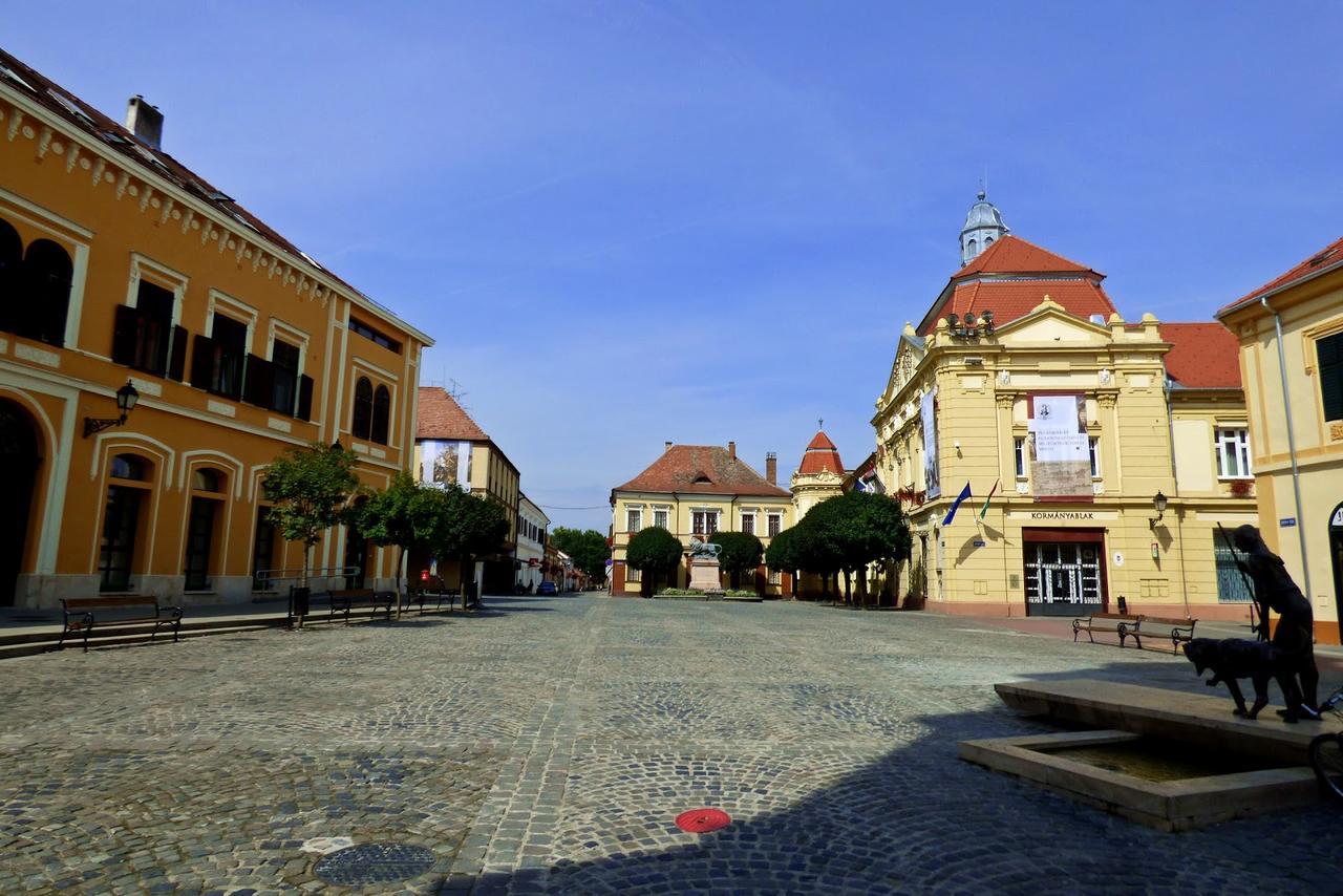 Hotel Oroszlan Szigetvar Ngoại thất bức ảnh